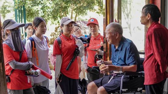 桶井乡-和留守老人交流