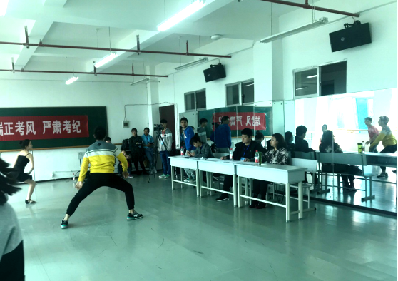 图四 歌舞表演(舞蹈方向)专业面试现场