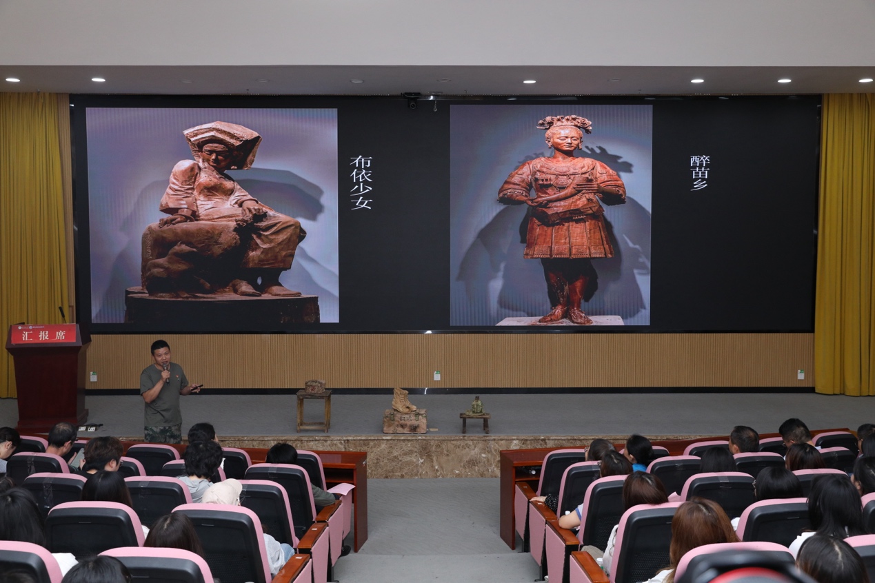 图片包含 室内, 电视, 桌子, 房间描述已自动生成