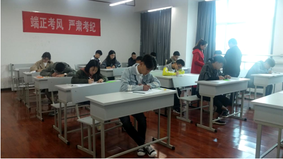 图一 设计类专业考试现场